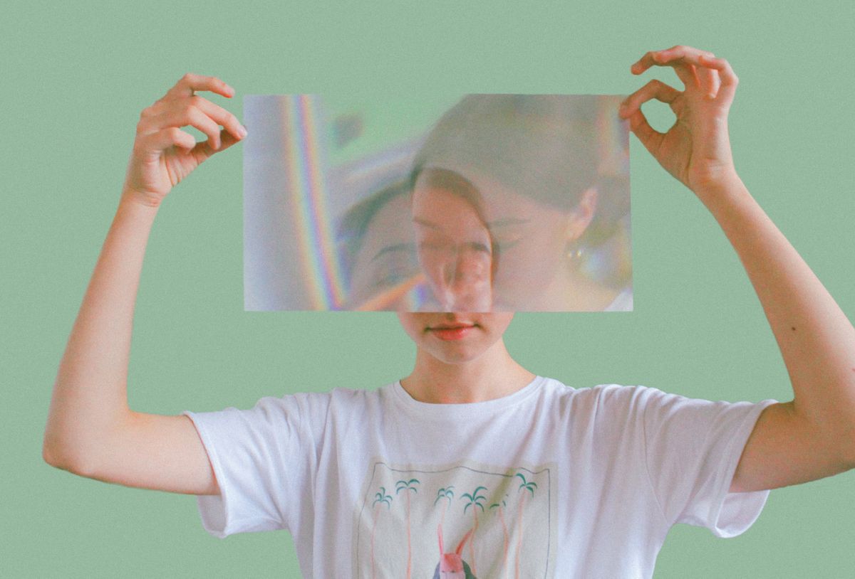 woman wearing white shirt 3325917