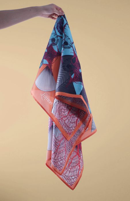 Foulard en soie 90cm Symetria