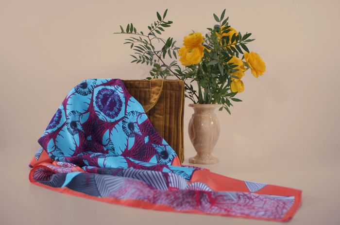 Foulard en soie 90cm Symetria