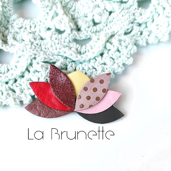 Broche fleur de lotus par La Brunette