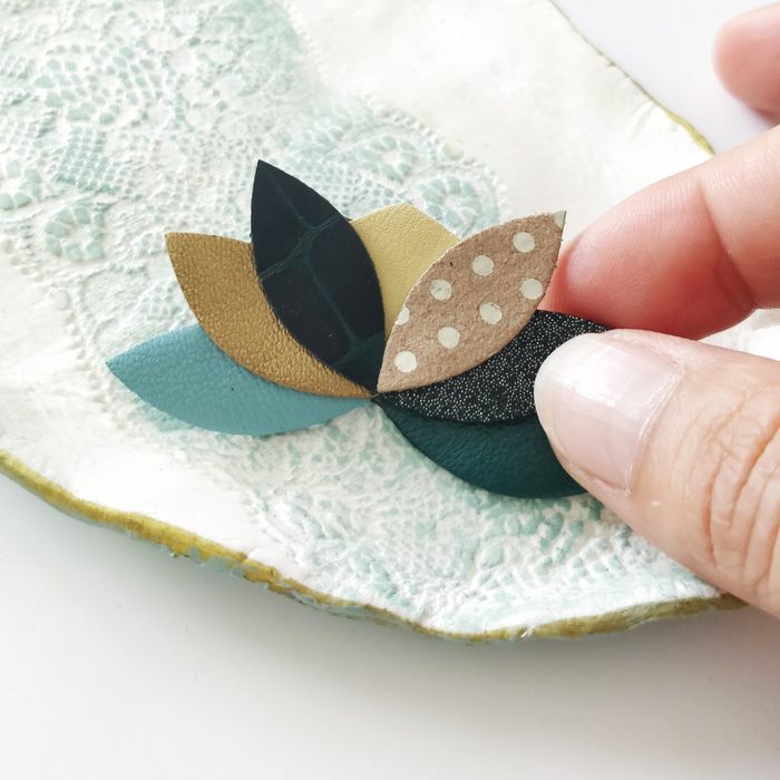 Broche fleur de lotus par La Brunette