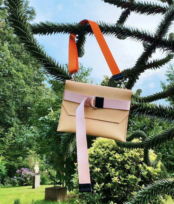 Sac Crossbody IVY • Veg-tan par Newly Studio