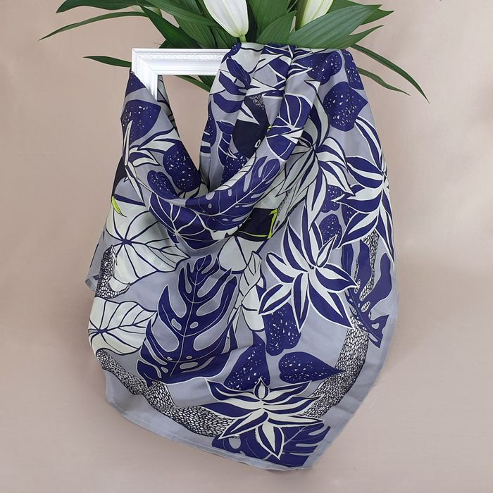 Foulard en soie 90cm Têtes d'oiseaux