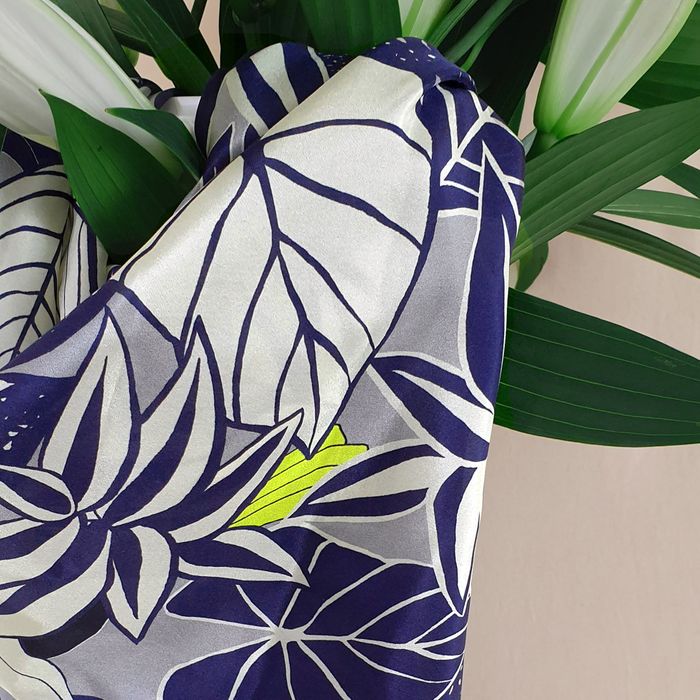 Foulard en soie 90cm Têtes d'oiseaux