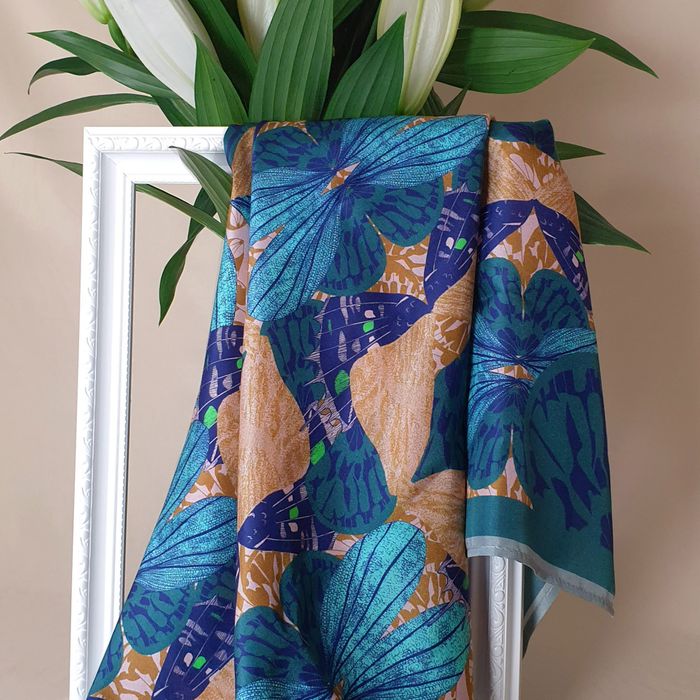 Foulard en soie 90cm Papillona