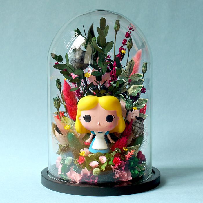 Cloche fleurie Alice au pays des merveilles