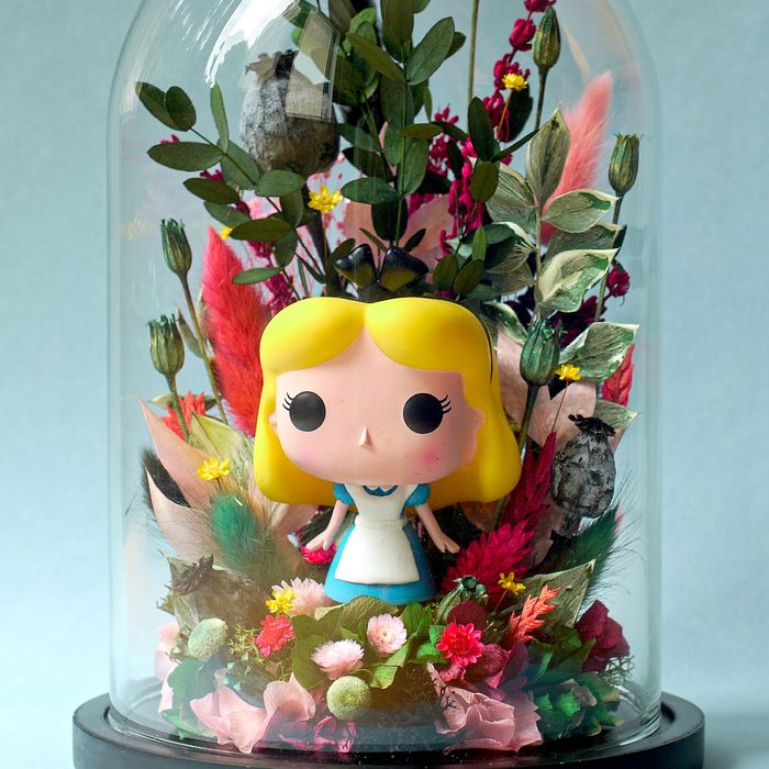 Cloche fleurie Alice au pays des merveilles