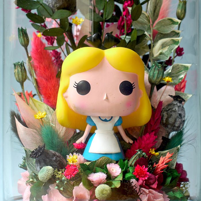 Cloche fleurie Alice au pays des merveilles