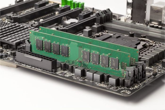 Crucial CT8G4DFS8266 8Go (DDR4, 2666 MT/s, PC4-21300, Single Rank x8, DIMM, 288-Pin) Mémoire