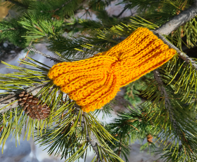 Bandeau croisé, orange ambrée par Le crochet d'Isa