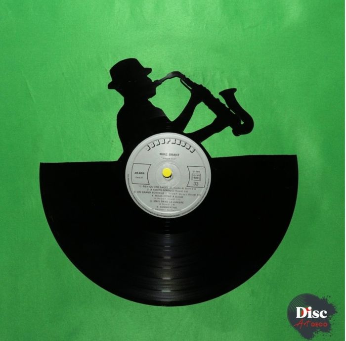 Vinyle découpé "Saxo" par Disc art déco