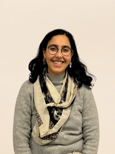 Jihad ARMIL, fondatrice de DOUKALIA, des tapis berbères marocains tissés dans la région de Doukkala.