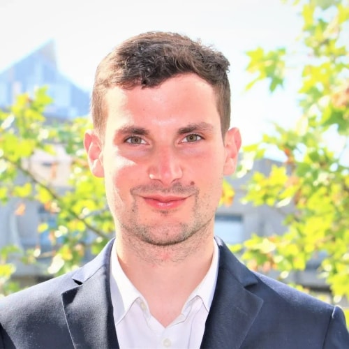 Johann Stourbe, fondateur de Pop'n'Roll, Le nouveau rituel de l’apéro, une marque de pop corn fun et savoureux avec des recettes croustillantes et gourmandes, incubé à la Why Not Factory, incubateur du Groupe IGENSIA Education