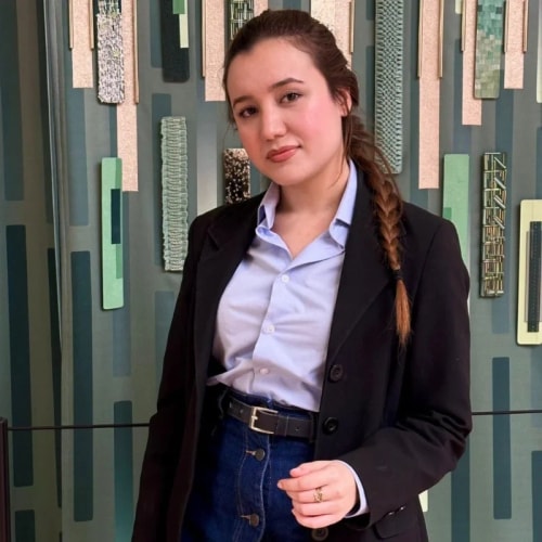 Mellissa Hakem, fondatrice de Elektradrive, une alternative de mobilité électrique durable, performante, économique et écologique basée sur la machine asynchrone., incubée à la Why Not Factory, incubateur du Groupe IGENSIA Education