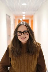 Inès Casas, souhaite monter un concept store innovant qui réunit produits uniques et expériences sur-mesure pour chiens et leurs humains, en passant par l'incubation à la Why Not Factory.