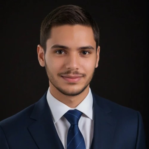 Salem MERIAH, fondateur de National Market, un outil de revente des stocks invendus de grandes enseignes à prix avantageux sur différentes marketplaces, incubé à la Why Not Factory, incubateur du Groupe IGENSIA Education