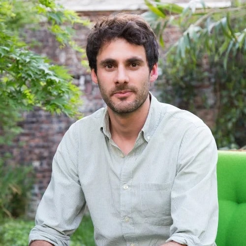 Roman WISZNIA, fondateur de NITSN, Mobilier à l'image et au profit de causes environnementales.