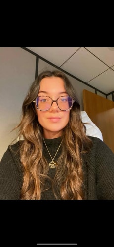 Manon Berthier, fondatrice de la Patte de Rex, un système de garde pour chien en pleine nature fait partie de la 3ème promo de la Why Not Factory, à Toulouse.