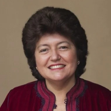 Inès Guignard, experte Stratégie 360°, Structuration & Différenciation.