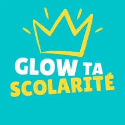 Couronne jaune stylisée au-dessus du texte 'Glow ta scolarité' sur fond turquoise.