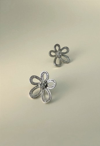 CLOUS D’OREILLES 040