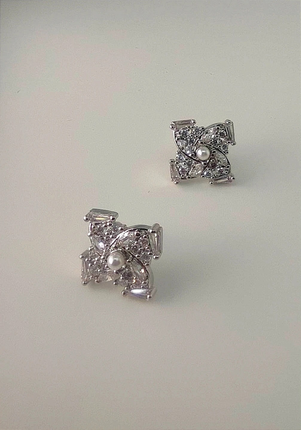 CLOUS D’OREILLES 047