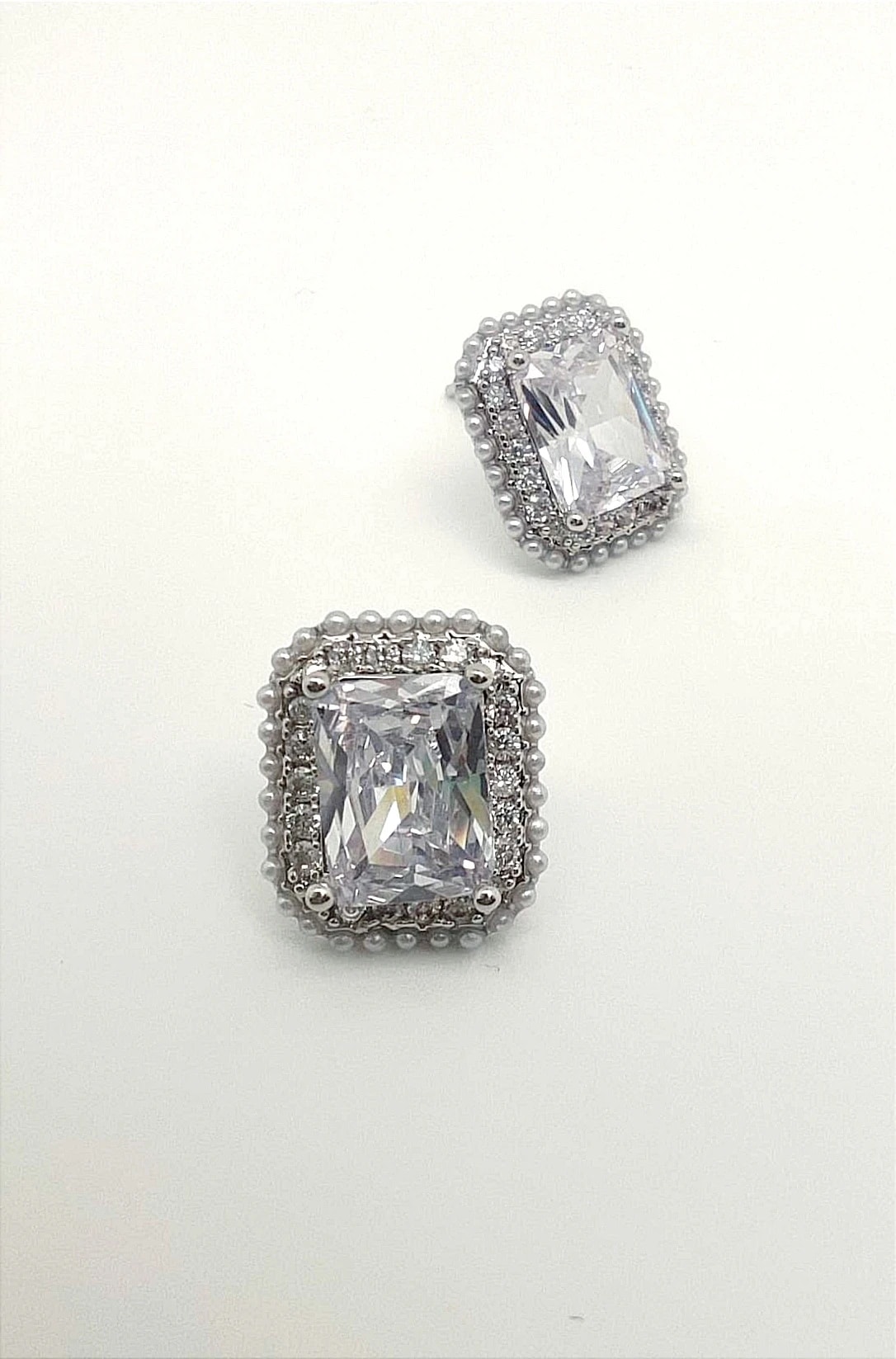 CLOUS D’OREILLES 049