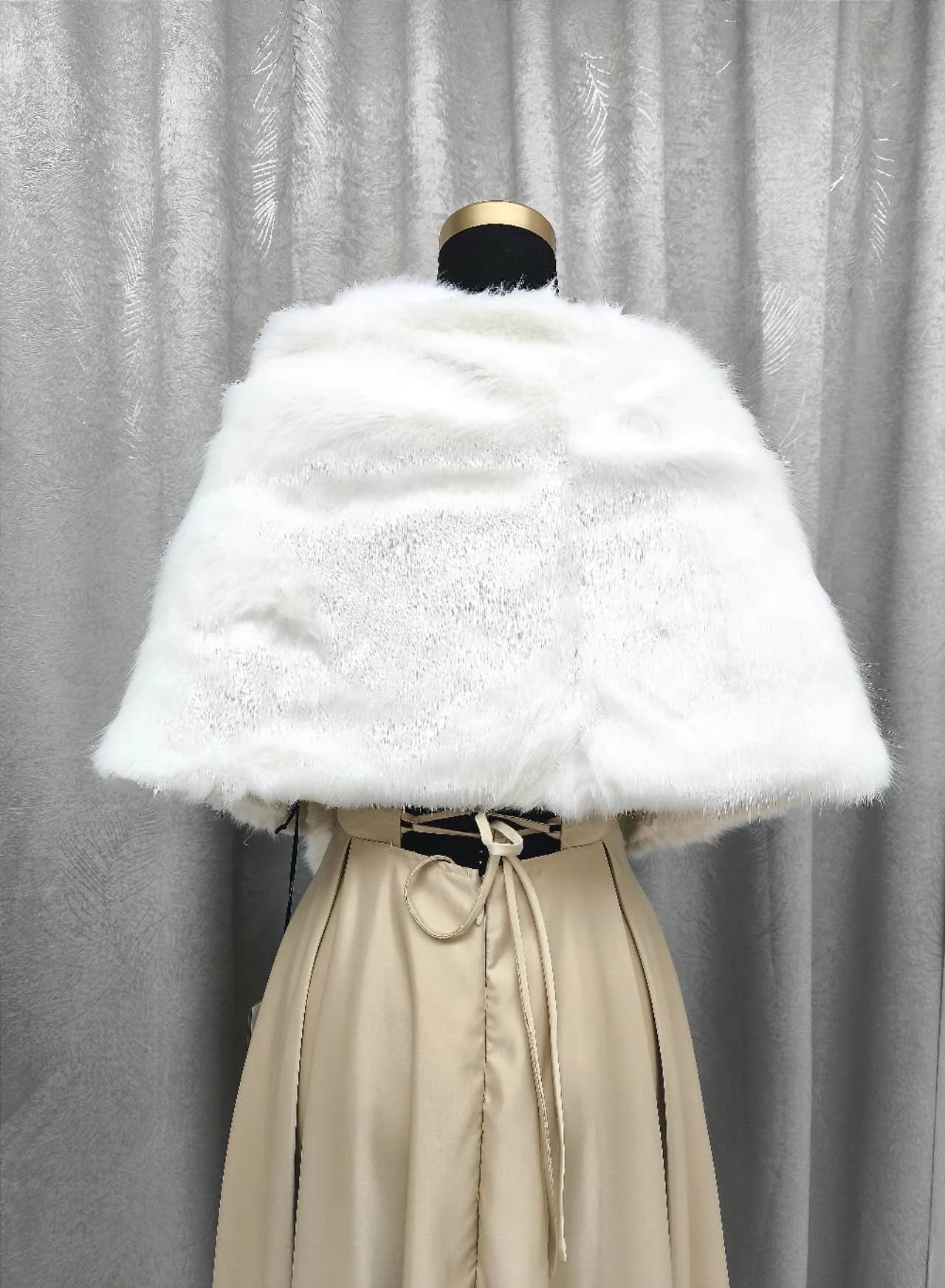 CHÂLE FOURRURE blanche