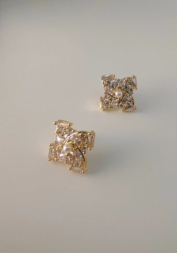 CLOUS D’OREILLES 047