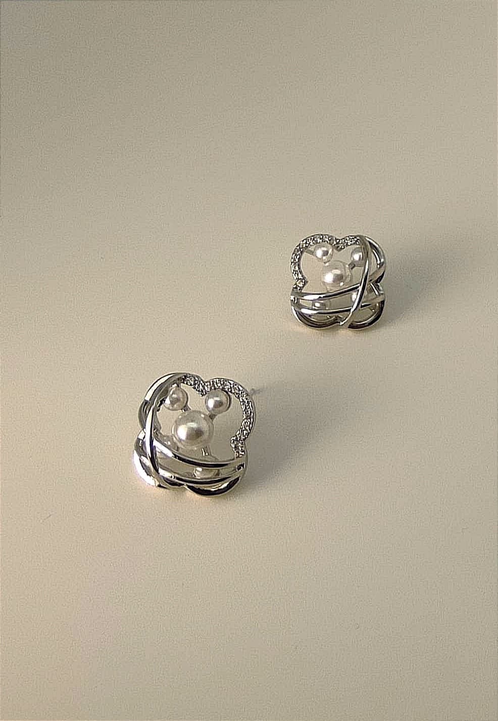 CLOUS D’OREILLES 037