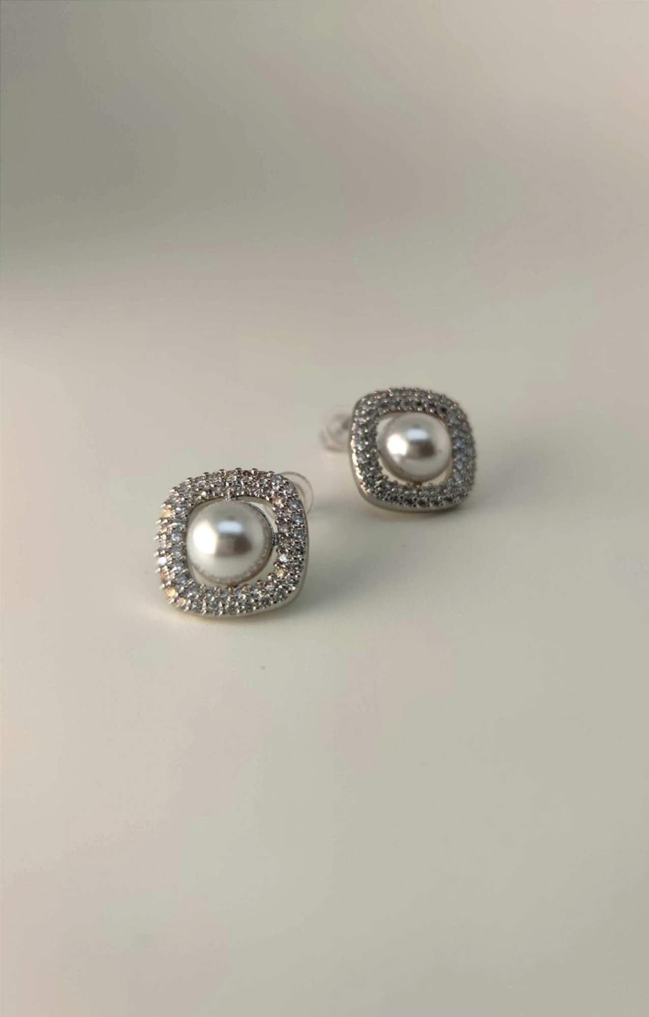 CLOUS D’OREILLES 022