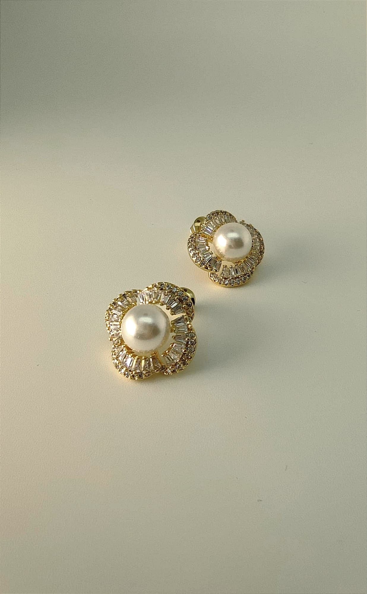 CLOUS D’OREILLES perle 