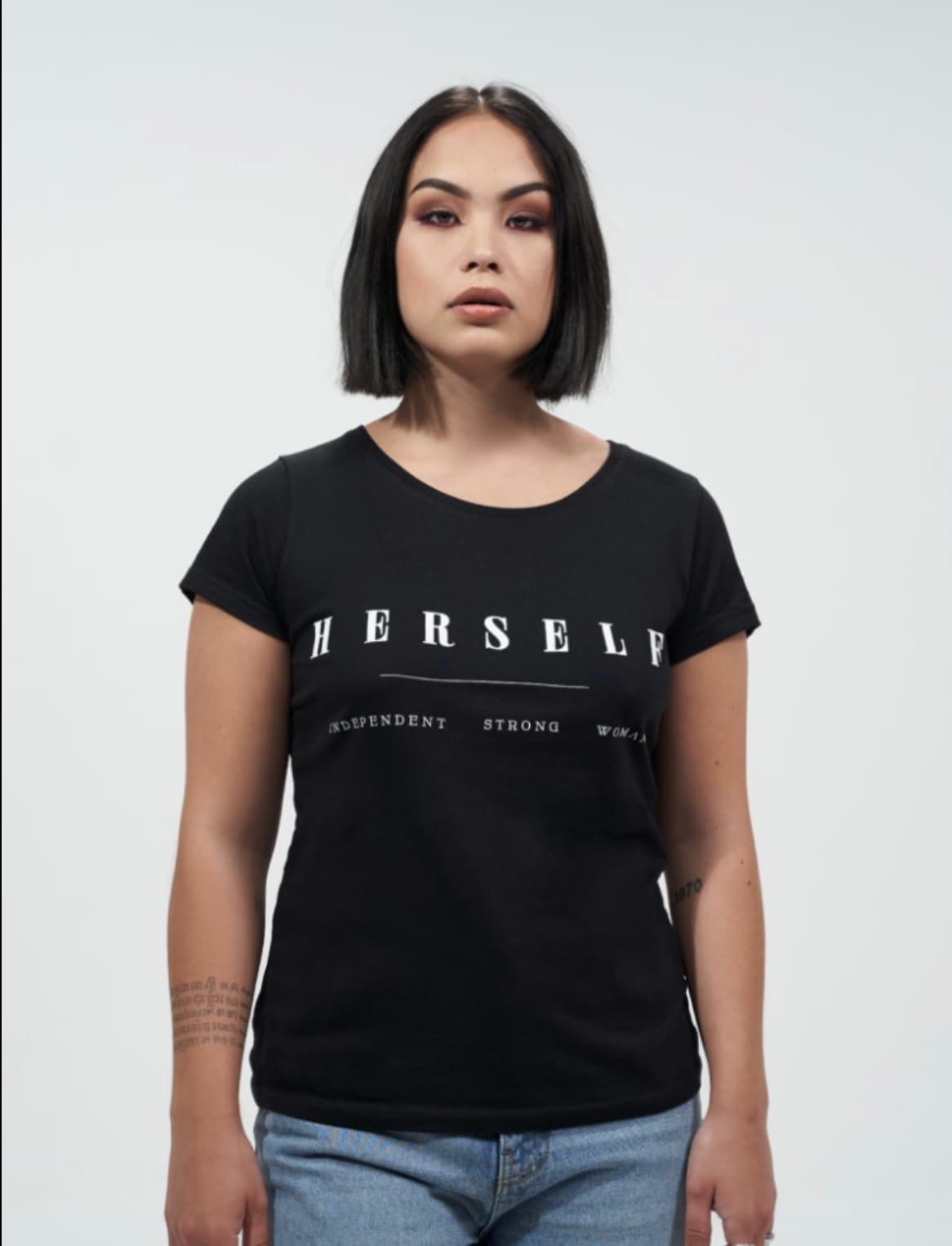 Tee-shirt " Black herself" par Herself