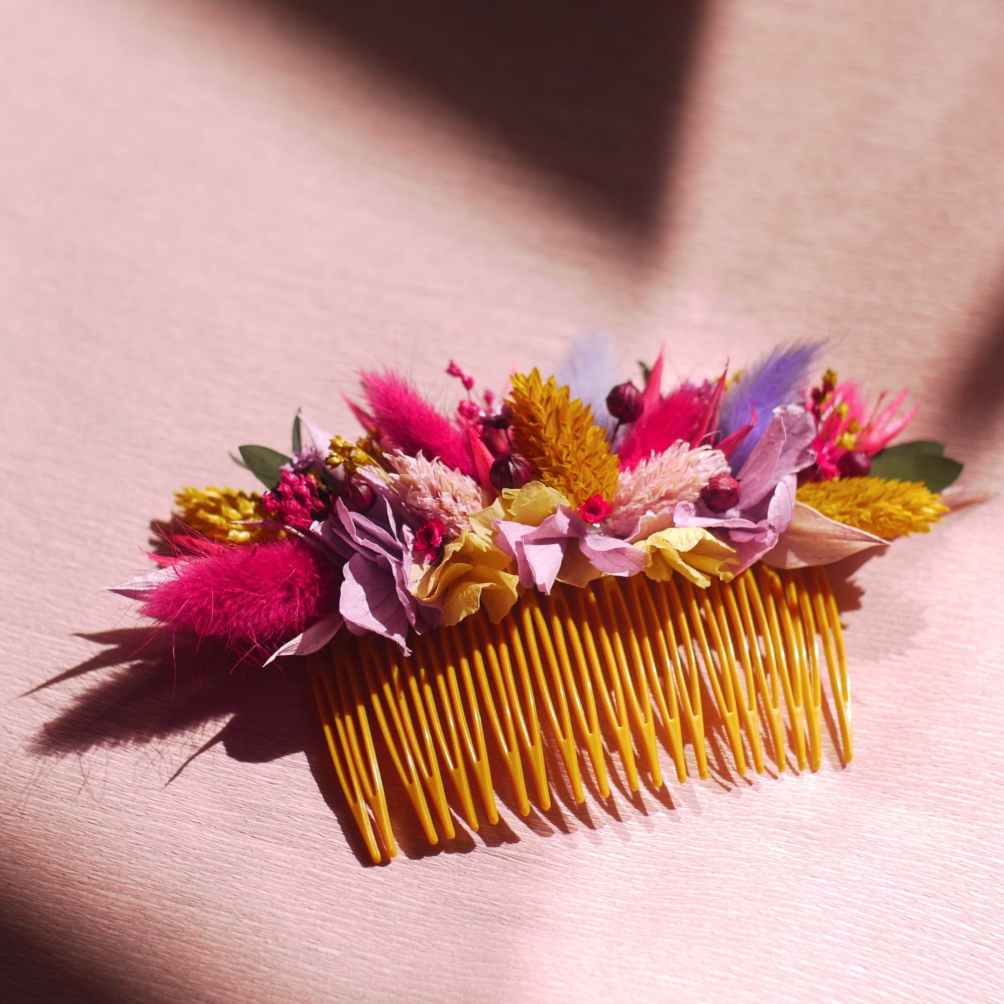 Peigne vintage beige en fleurs séchées