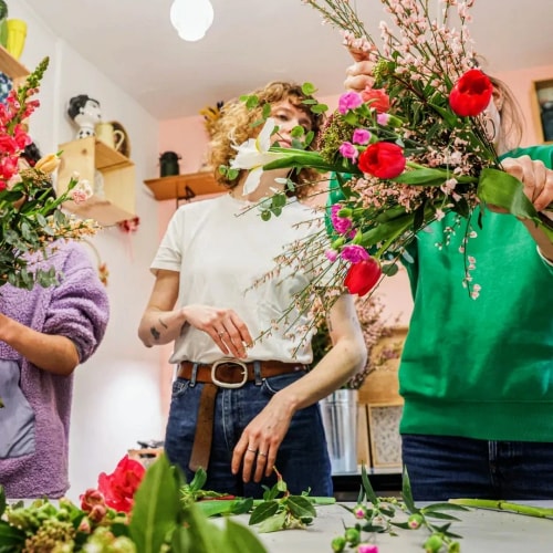 Ateliers DIY fleurs fraîches atelier fleurs rouges