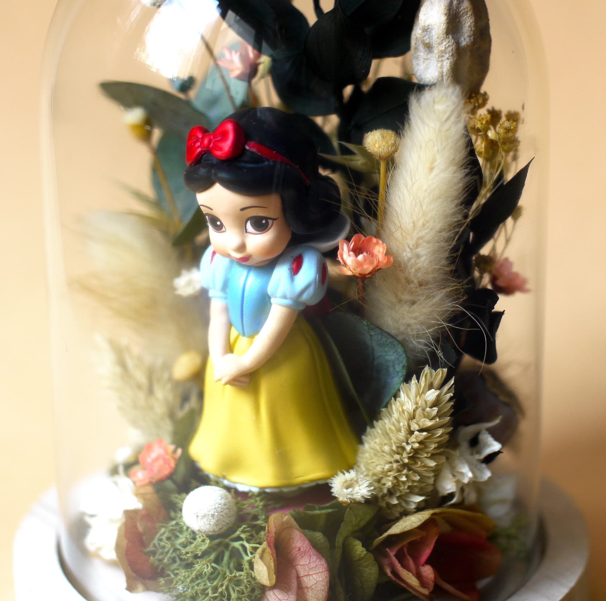 Cloche fleurie Blanche Neige