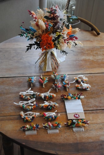 Bouquet en fleurs stabilisées, boutonnière en fleurs stabilisées, bracelets en fleurs stabilisées, peignes en fleurs stabilisées, boutonniière de poche en fleurs séchées - mariage 2025