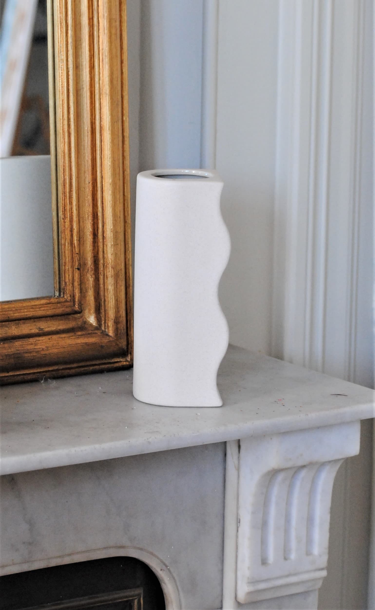 Vase ondulé en grès beige - L