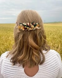 Peigne fleuri en fleurs stabilisées et séchées vert et bordeaux - mariage 2024