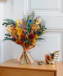 Bouquet en fleurs stabilisées chardon et plumes de paon - mariage 2025