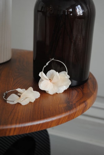 Créoles hortensia "nude" (pêche / rose poudré) – Boucles d'oreilles mariage fleurs stabilisées