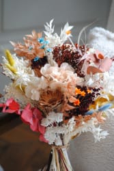 Bouquet de mariée colorée en fleurs stabilisées - mariage 2025