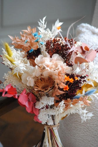 Bouquet de mariée colorée en fleurs stabilisées - mariage 2025