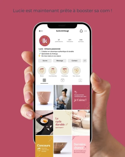 Une main tenant un smartphone affichant le profil Instagram d'une artisan nommée Lucie, avec des éléments graphiques et des images de créations en kintsugi.
