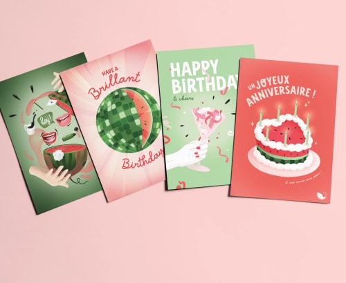 Quatre cartes de vœux d'anniversaire colorées, avec des illustrations de pastèques, de gâteaux, et des messages joyeux tels que 'Joyeux Anniversaire' et 'Brillant Anniversaire'.