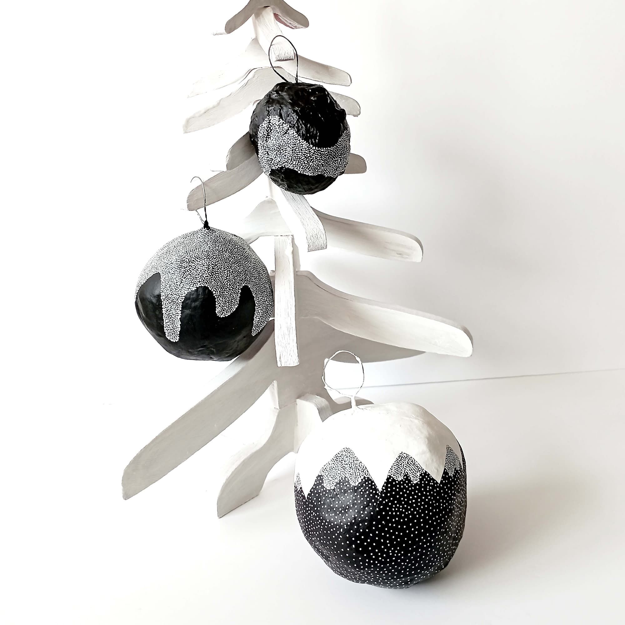 Boules de Noël noir et blanc