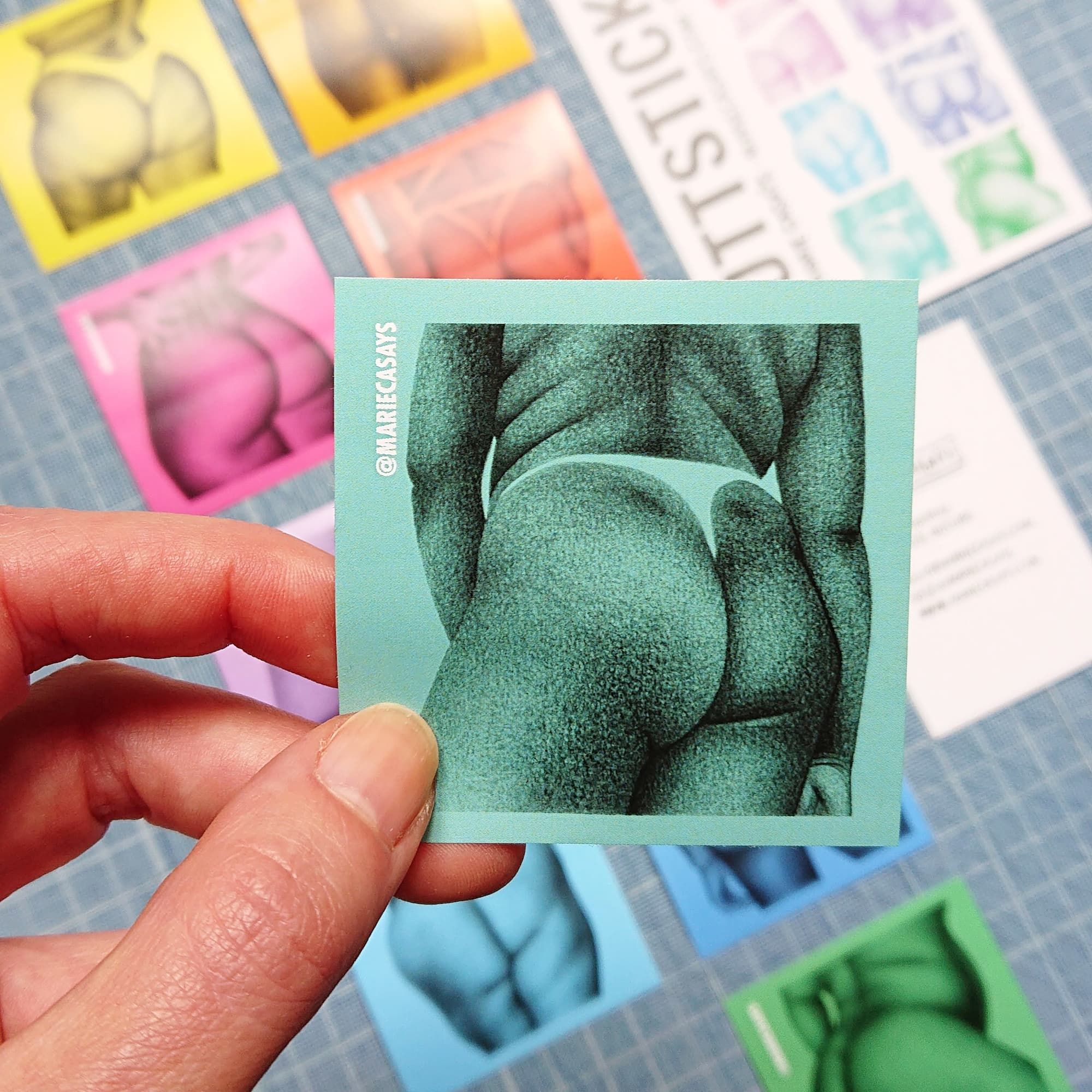 Buttstickers - 10 autocollants vinyls / holographiques de dessins de fesses