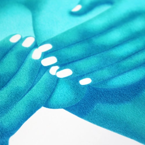 Une femme à la peau bleue