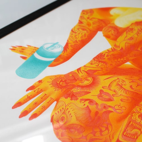 Lata, calcinha e salto alto