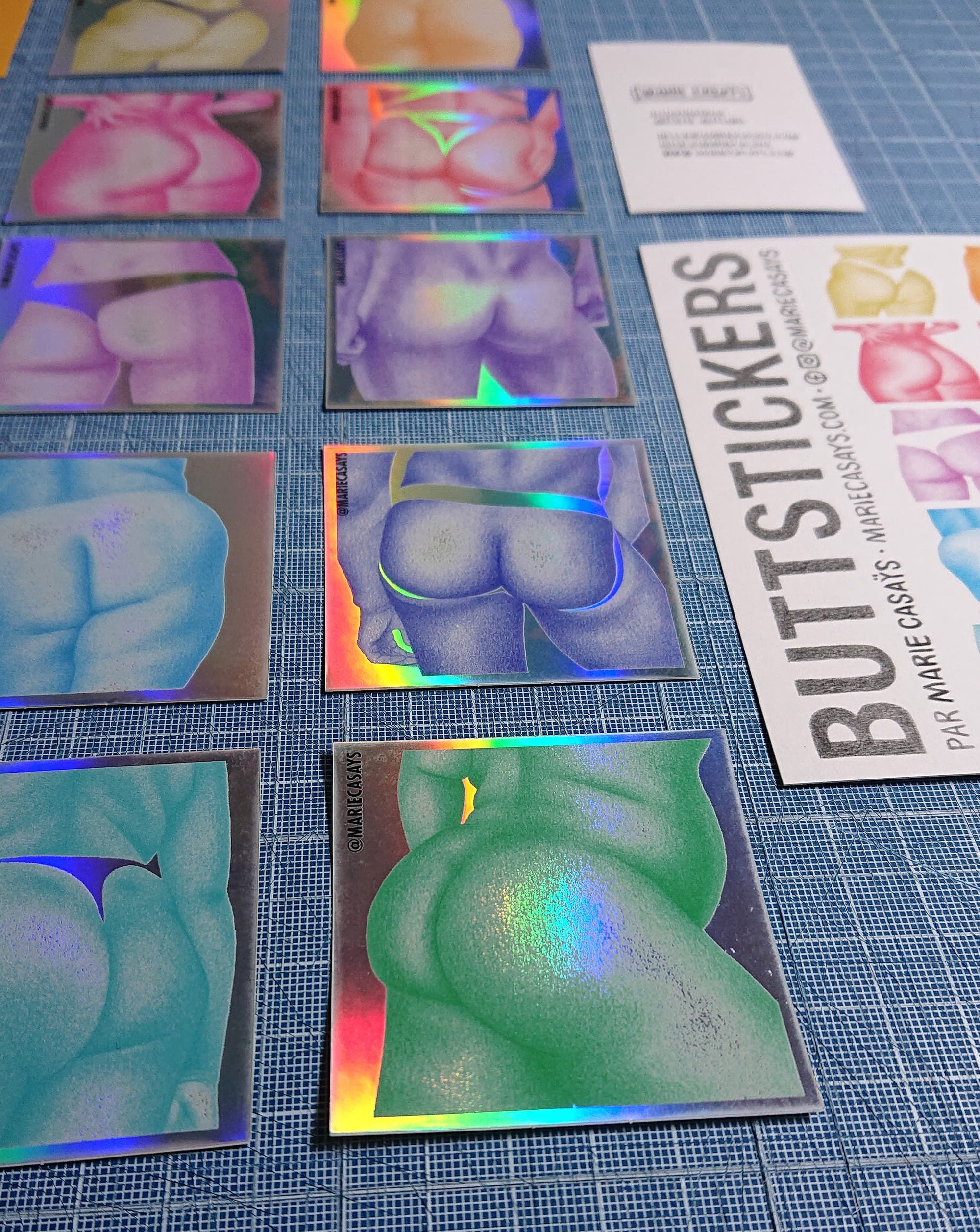 Buttstickers - 10 autocollants vinyls / holographiques de dessins de fesses